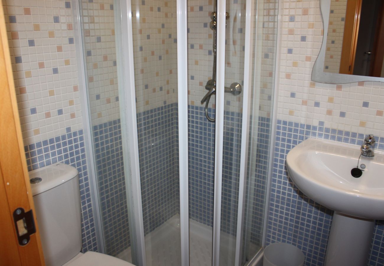 Apartamento en Xeraco Playa - Delfines II bl.III esc.III bajo pta.1 (garaje # 08