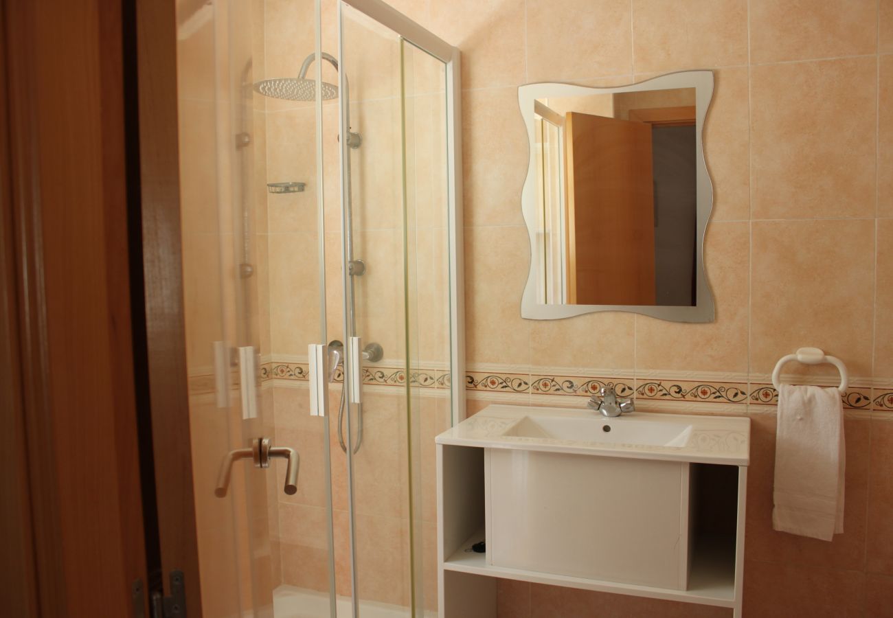 Apartamento en Xeraco Playa - Delfines II bl.III esc.III bajo pta.1 (garaje # 08