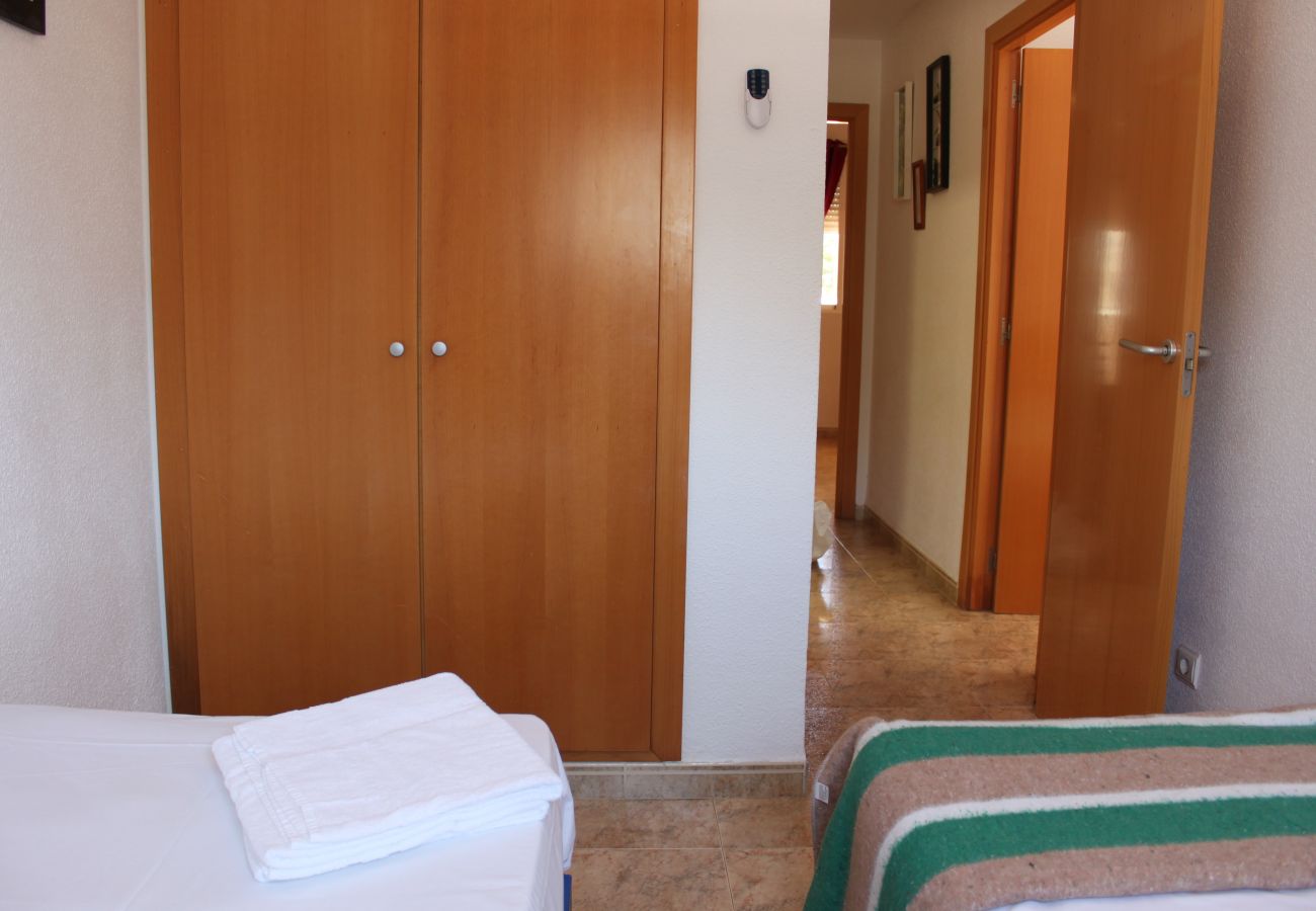 Apartamento en Xeraco Playa - Delfines II bl.III esc.III bajo pta.1 (garaje # 08